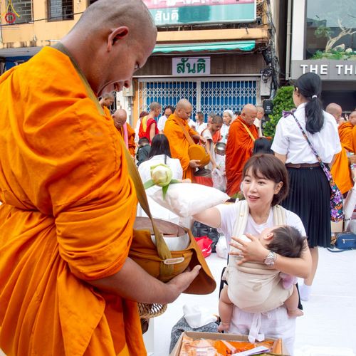 ภาพ No.237168:วันอาทิตย์ที่ 10 สิงหาคม พ.ศ. 2568 มหาสังฆทานครั้งยิ่งใหญ่ ตักบาตรพระ 10,000 รูป ถ.นิพัทธ์อุทิศ 3 ใจกลางนครหาดใหญ่ จ.สงขลา (ชุดที่ 2)