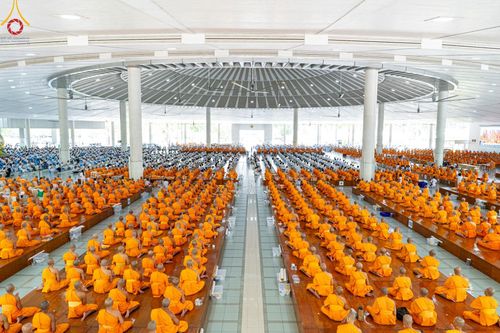 ภาพ No.143290:พิธีถวายภัตตาหารเพื่อเป็นกำลังแห่งการเข้าถึงธรรม ของพระภิกษุสามเณร วัดพระธรรมกาย วันเสาร์ที่ 6 กรกฏาคม พ.ศ. 2567 ณ หอฉันคุณยายอาจารย์ วัดพระธรรมกาย จ.ปทุมธานี