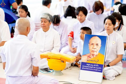 ภาพ No.228968:วันเสาร์ที่ 14 มิถุนายน พ.ศ. 2568 พิธีเวียนประทักษิณ , พิธีขอขมารับผ้าไตร ในโครงการบรรพชาอุปสมบทหมู่ ผู้บริหารรุ่นที่ 15 และ อุดมศึกษา รุ่นที่ 52 ณ โบสถ์พระไตรปิฎก วัดพระธรรมกาย