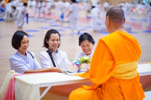 ภาพ No.225455:วันอาทิตย์ที่ 18 พฤษภาคม พ.ศ. 2568 พิธีร่วมบุญการศึกษา พระภิกษุ สามเณร ณ ห้องแก้วสารพัดนึก 2 วัดพระธรรมกาย