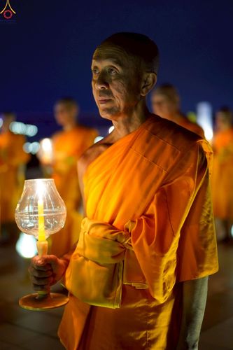 ภาพ No.224071:วันวิสาขบูชา วันอาทิตย์ที่ 11 พฤษภาคม พ.ศ. 2568 พิธีจุดวิสาขประทีป ,  พิธีเวียนประทักษิณรอบพระมหาธรรมกายเจดีย์ , พิธีฉลองชัยสวดมนต์บทธัมมจักกัปปวัตตนสูตร ครบ 7,357,000,000 จบ ณ มหารัตนวิหารคด วัดพระธรรมกาย