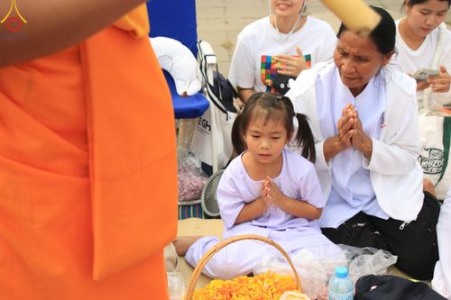 ภาพ No.120124:พิธีต้อนรับพระธรรมยาตรา ในโครงการธรรมยาตรา กตัญญูบูชา มหาปูชนียาจารย์ พระมงคลเทพมุนี(สด จนฺทสโร) พระผู้ปราบมาร อนุสรณ์สถาน 7 แห่ง ปีที่ 12 วันที่ 28 มกราคม พ.ศ. 2567 ณ วัดพระธรรมกาย จ.ปทุมธานี