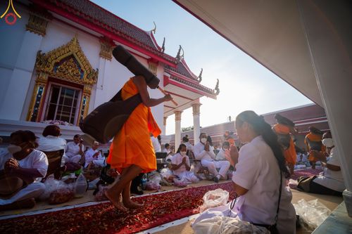 ภาพ No.110499:พิธีต้อนรับพระธรรมยาตรา ในโครงการธรรมยาตรากตัญญูบูชา มหาปูชนียาจารย์ พระมงคลเทพมุนี(สด จนฺทสโร) พระผู้ปราบมาร อนุสรณ์สถาน 7 แห่ง ปีที่ 12 วันที่ 11 มกราคม พ.ศ. 2567 ณ อนุสรณ์สถานลำดับที่ 3 สถานที่เกิดใหม่ในเพศสมณะ วัดสองพี่น้อง จ.สุพรรณบุรี