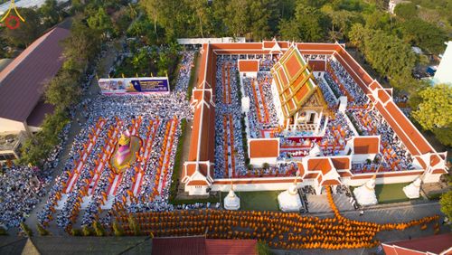 ภาพ No.116149:พิธีตักบาตรพระธรรมยาตรา ณ อนุสรณ์สถานลำดับที่ 4 สถานที่เกิดด้วยกายธรรม วัดโบสถ์(บน) จ.นนทบุรี วันที่ 21 มกราคม พ.ศ. 2567