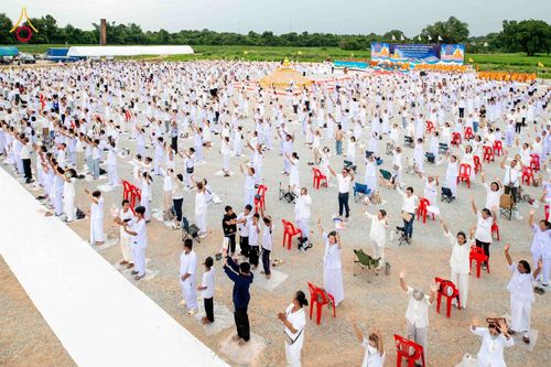 ภาพ No.346622:วันอาทิตย์ที่ 30 สิงหาคม พ.ศ.2569 พิธีทอดผ้าป่า สวดธรรมจักรกัปปวัตนสูตรกลั่นแผ่นดินโปรยรัตนชาติ  สถาปนาองค์พระเจดีย์เพื่อสร้างสันติภาพโลก  ณ ศูนย์ปฏิบัติธรรมพนมสารคาม (เพชรตะวัน) จังหวัดฉะเชิงเทรา