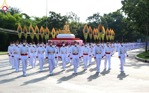 ภาพ No.89101:พิธีอัญเชิญรูปหล่อทองคำ  คุณยายอาจารย์มหารัตนอุบาสิกาจันทร์ ขนนกยูง เพื่อประดิษฐาน ณ มหาวิหารคุณยายอาจารย์ฯ เนื่องในวันครูผู้ค้นพบวิชชาธรรมกาย วันศุกร์ที่ 29 กันยายน พ.ศ. 2566
