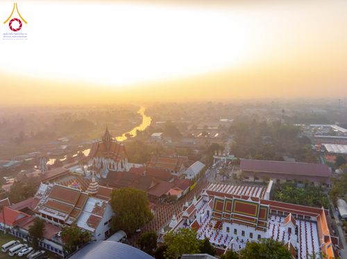 ภาพ No.297398:วันที่ 15 มกราคม พ.ศ.2569 พระธรรมยาตราปฏิบัติธรรมและถ่ายภาพหมู่ประวัติศาสตร์ อนุสรณ์สถานลำดับที่ 4 สถานที่เกิดด้วยกายธรรม  ณ วัดโบสถ์บน ต.บางคูเวียง จ.นนทบุรี ในโครงการธรรมยาตรา กตัญญูบูชา มหาปูชนียาจารย์ พระมงคลเทพมุนี(สด จนฺทสโร) พระผู้ปราบมาร อนุสรณ์ส