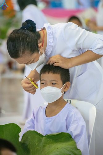 ภาพ No.78784:พิธีปลงผมนาคธรรมทายาท โครงการอบรมยุวธรรมทายาท มัชฌิมธรรมทายาท และธรรมทายาทรุ่นอุดมศึกษา ณ สภาธรรมกายสากล วัดพระธรรมกาย วันเสาร์ที่ 1 เมษายน พ.ศ. 2566