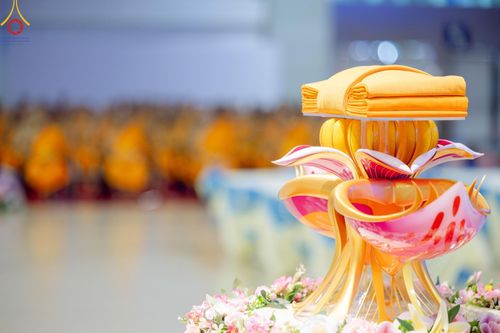 ภาพ No.167607:พิธีตักบาตรและพิธีบูชาข้าวพระ ในวันอาทิตย์ที่ 3 พฤศจิกายน พ.ศ. 2567 ณ วัดพระธรรมกาย