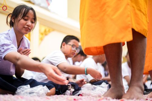 ภาพ No.128312:พิธีอัญเชิญพระบรมสารีริกธาตุ " ใจกลางเมืองนครหาดใหญ่ " เพื่อประดิษฐาน ณ มหารัตนเจดีย์สิริปทุมสวรรค์ (เจดีย์อริยพุทธะ 5 พระองค์) ศูนย์ปฏิบัติธรรมภาคใต้ อ.บางกล่ำ จ.สงขลา  วันที่ 9 มีนาคม พ.ศ.2567 (ชุดที่ 1)