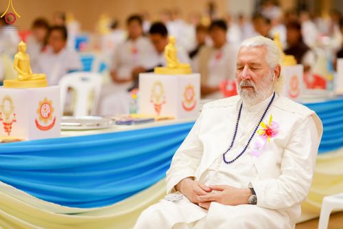 ภาพ No.60432:การต้อนรับพระสังฆาธิการ 10,000 กว่าวัดทั่วประเทศ พิธีมอบปัจจัยช่วยเหลือครู 4 จังหวัดชายแดนภาคใต้ พิธีปฏิบัติธรรม ในวันคุ้มครองโลก วันจันทร์ที่ 22 เมษายน พ.ศ.2567 ณ วัดพระธรรมกาย จ.ปทุมธานี