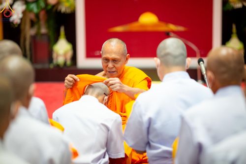 ภาพ No.141448:พิธีบรรพชาอุปสมบท โครงการอุปสมบทหมู่รุ่นผู้บริหาร รุ่นที่ 14 โครงการอุปสมบทหมู่ธรรมทายาท ระดับอุดมศึกษา รุ่นที่ 51 ภาคฤดูฝน ณ โบสถ์พระไตรปิฎก วัดพระธรรมกาย ในวันเสาร์ที่ 15 มิถุนายน พ.ศ. 2567