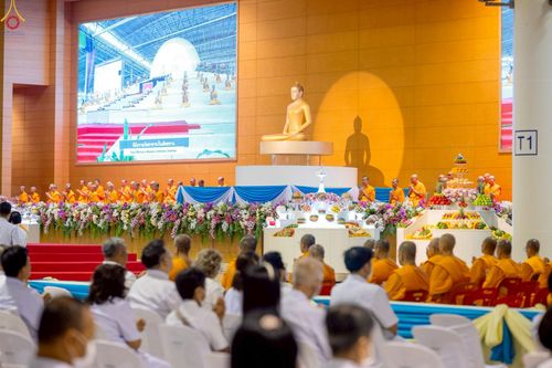 ภาพ No.227985:วันอาทิตย์ที่ 1 มิถุนายน พ.ศ. 2568 พิธีตักบาตร , พิธีบูชาข้าวพระ ณ วัดพระธรรมกาย จ.ปทุมธานี