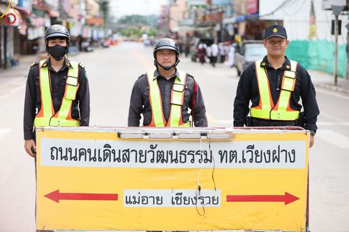 ภาพ No.146356:ตักบาตรพระ 1,384 รูป ทำบุญเมืองฝางครบรอบ 1,383 ปี ถวายเป็นพระราชกุศลแด่พระบาทสมเด็จพระเจ้าอยู่หัว เนื่องในโอกาสพระราชพิธีมหามงคล เฉลิมพระชนมพรรษา 6 รอบ 72 พรรษา วันเสาร์ที่ 27 กรกฎาคม พ.ศ.2567  ณ ถนนหน้าที่ว่าการอำเภอฝาง จ.เชียงใหม่