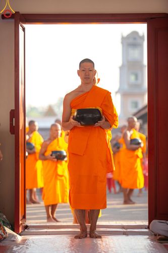 ภาพ No.197753:พิธีตักบาตรพระธรรมยาตรา ณ อนุสรณ์สถานลำดับที่ 4 สถานที่เกิดด้วยกายธรรม วัดโบสถ์(บน) ต.บางคูเวียง จ.นนทบุรี ในโครงการธรรมยาตรา กตัญญูบูชา มหาปูชนียาจารย์ พระมงคลเทพมุนี(สด จนฺทสโร) พระผู้ปราบมาร อนุสรณ์สถาน 7 แห่ง ปีที่ 13 วันที่ 19 มกราคม พ.ศ. 2568