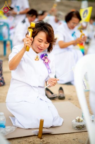 ภาพ No.275200:วันอาทิตย์ที่ 30 พฤศจิกายน พ.ศ. 2568 พิธีตอกเสาเข็ม "สร้างองค์พระเจดีย์เพื่อสร้างสันติภาพโลก" ต้นสุดท้าย ณ ศูนย์ปฏิบัติธรรมระยอง (บ้านช่องลม)