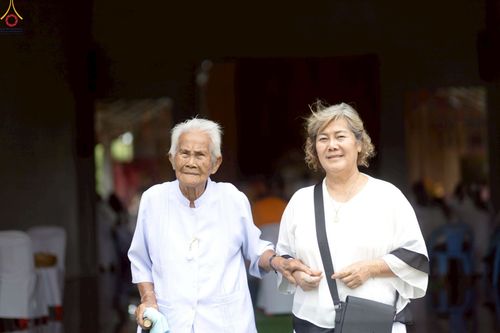 ภาพ No.234328:พิธีมุทิตาสักการะ "พระสิริรัตนเมธี" เจ้าคณะจังหวัดเลย ,พิธีถวายไทยธรรม ๙ วัด และพิธีทอดผ้าป่าเพื่อสร้างทุกสิ่ง  ในวาระทำบุญครบรอบ ๑๐ ปี ณ ศูนย์ปฏิบัติธรรมแก้วภูเรือ อ.ภูเรือ จ.เลย