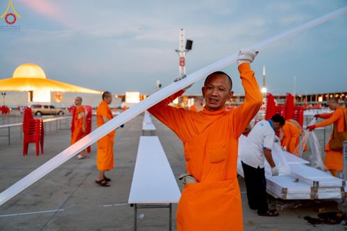 ภาพ No.219189:วันที่ 19-21 เมษายน พ.ศ. 2568 การเตรียมงานในลานธรรม , วิหารคด เพื่องานวันคุ้มครองโลก 22 เมษายน พ.ศ. 2568