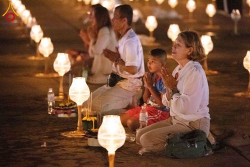 ภาพ No.266216:วันพุธที่ 5 พฤศจิกายน พ.ศ. 2568 (วันพระ ขึ้น 15 ค่ำ เดือน 12) พิธีจุดประทีปโคมลาน, โคมลอย และลอยกระทง ถวายประทีปเป็นพุทธบูชา สร้างความสว่างไสวให้กับแผ่นดินด้วยแสงธรรม ณ พุทธอุทยานนานาชาติ จังหวัดหนองคาย