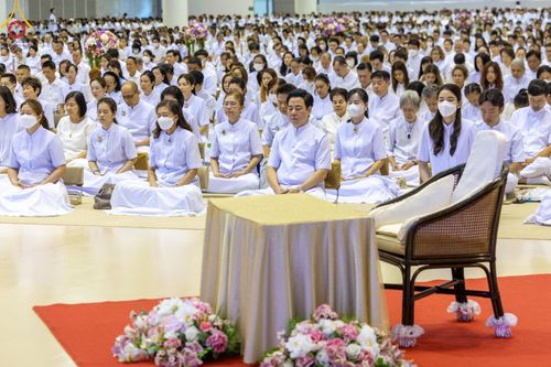 ภาพ No.139180:พิธีตักบาตร , พิธีบูชาข้าวพระ ณ ห้องแก้วสารพัด 1 สภาธรรมกายสากล วัดพระธรรมกาย วันอาทิตย์ต้นเดือนที่ 2 มิถุนายน พ.ศ. 2567