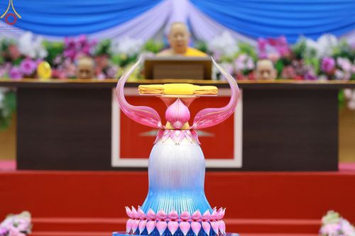 ภาพ No.150019:พิธีตักบาตร , พิธีปฎิบัติธรรม , พิธีถวายภัตตาหารเมนูสวรรค์ ในพรรษาแห่งการเข้าถึงธรรม วันธรรมชัย วันอังคารที่ 27 สิงหาคม พ.ศ.2567 ณ สภาธรรมกายสากล วัดพระธรรมกาย