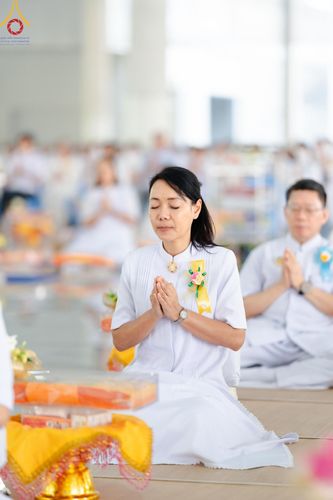 ภาพ No.205797:พิธีสวดพระพุทธมนต์ และถวายภัตตาหารเมนูสวรรค์แด่พระภิกษุ สามเณร วันจันทร์ที่ 3 กุมภาพันธ์ พ.ศ. 2568 ณ หอฉันคุณยายอาจารย์ฯ วัดพระธรรมกาย