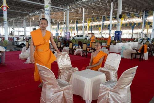 ภาพ No.59755:V.39 ทุ่มสุดใจ ธรรมชัย 80 ปี การเตรียมงาน การปฏิบัติงาน ของเจ้าหน้าที่หน่วยงานต่างๆ เพื่อพิธีฉลองอายุวัฒนมงคล 80 ปี หลวงพ่อธัมมชโย และรับถวายมหาสังฆทาน 10,000 กว่าวัดทั่วประเทศ ในวันคุ้มครองโลก จันทร์ที่ 22 เมษายน พ.ศ. 2567