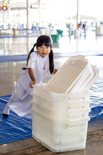 ภาพ No.222085:วันที่ 4 พฤษภาคม พ.ศ. 2568 พิธีตักบาตร เนื่องในวันอาทิตย์ต้นเดือน ณ บ้านแก้วเรือนทองคุณยายฯ วัดพระธรรมกาย