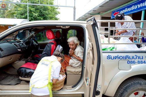 ภาพ No.235513:วันที่ 30-31 กรกฎาคม พ.ศ. 2568 วัดพระธรรมกาย มูลนิธิธรรมกาย ร่วมกับศูนย์ส่งเสริมศีลธรรมจังหวัดสุรินทร์ เปิดศูนย์พักพิงชั่วคราวเพื่อช่วยเหลือประชาชน ผู้อพยพจากเหตุปะทะกันตามแนวชายแดน ไทย-กัมพูชา ตั้งแต่วันที่ 24 กรกฎาคม พ.ศ.2568 เป็นต้นไป