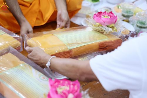 ภาพ No.153080:พิธีถวายภัตตาหารเมนูสวรรค์ ในพรรษาแห่งการเข้าถึงธรรม วันอังคารที่ 10 กันยายน พ.ศ. 2567 ครบรอบ 24 ปี วันละสังขาร คุณยายอาจารย์มหารัตนอุบาสิกาจันทร์ ขนนกยูง ณ หอฉันคุณยายอาจารย์ฯ วัดพระธรรมกาย