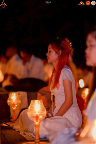 ภาพ No.224593:วันจันทร์ที่ 12 พฤษภาคม พ.ศ. 2568  ชาวพุทธในอินโดนีเซีย ร่วมฉลองวิสาขบูชาจุดประทีปกว่า 200,000 ดวง ณ พระมหาเจดีย์บรมพุทโธ  เจริญพุทธมนต์ถวาย “พระวชิรเกล้าเจ้าอยู่หัว”