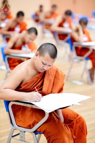 ภาพ No.208899:พระบาทสมเด็จพระเจ้าอยู่หัวทรงพระกรุณาโปรดเกล้าฯ พระราชทานภัตตาหารพระราชทาน แด่พระภิกษุ สามเณร ในการสอบบาลีสนามหลวง ณ วัดพระธรรมกาย วันที่ 22 กุมภาพันธ์ พ.ศ. 2568 ณ วัดพระธรรมกาย อำเภอคลองหลวง จังหวัดปทุมธานี