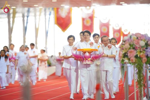 ภาพ No.134418:พิธีทอดผ้าป่าสมทบ มหาสังฆทาน 10,000 วัด ทั่วไทย วันอาทิตย์ต้นเดือนที่ 7 เมษายน พ.ศ.2567 ณ ห้องแก้วสารพัดนึก 1 สภาธรรมกายสากล  วัดพระธรรมกาย จ.ปทุมธานี