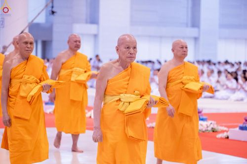 ภาพ No.277596:วันอาทิตย์ต้นเดือนที่ 7 ธันวาคม พ.ศ.2568 พิธีทอดผ้าป่าต้นสมบัติจักรพรรดิ ณ สภาธรรมกายสากล วัดพระธรรมกาย