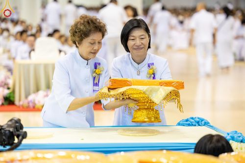 ภาพ No.150211:พิธีทอดผ้าป่าสมทบกฐินวัดพระธรรมกาย และสมทบกฐิน 30,000 วัดทั่วไทย ครั้งที่ 1 เนื่องในวันธรรมชัย 27 สิงหาคม พ.ศ.2567 ณ สภาธรรมกายสากล วัดพระธรรมกาย