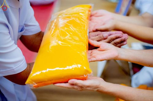 ภาพ No.217065:วันเสาร์ที่ 12 เมษายน พ.ศ. 2568 พิธีเวียนประทักษิณรอบพระมหาธรรมกายเจดีย์  พิธีวันทาเจดีย์ พิธีขอขมาและมอบผ้าไตร ในโครงการอุปสมบทหมู่ บูชาธรรมหลวงพ่อธัมมชโย, โครงการธรรมทายาท ระดับอุดมศึกษา รุ่นที่ 52 ,  โครงการบวชพระนานาชาติ AEC & WAB CEO รุ่นที่ 4 , ณ ว