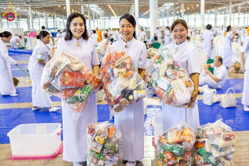 ภาพ No.223456:วันวิสาขบูชา วันอาทิตย์ที่ 11 พฤษภาคม พ.ศ. 2568 พิธีตักบาตร และปฎิบัติธรรม ณ สภาธรรมกายสากล วัดพระธรรมกาย