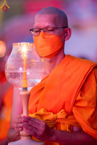 ภาพ No.109689:พิธีจุดประทีปถวายเป็นพุทธบูชา และบูชาธรรมมหาปูชนียาจารย์ วันที่ 10 มกราคม พ.ศ. 2567 ณ อนุสรณ์สถานคลองบางนางแท่น อ.สามพราน จ.นครปฐม