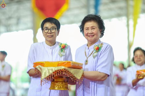 ภาพ No.240809:วันพุธที่ 27 สิงหาคม พ.ศ. 2568 พิธีทอดผ้าป่าเพื่อสร้างอาคาร  82 ปี หลวงพ่อธัมมชโย สมทบกฐินวัดพระธรรมกาย และกฐิน 30,000 วัดทั่วประเทศ ครั้งที่ 1