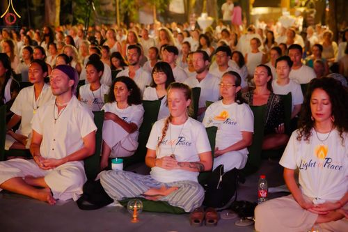 ภาพ No.156495:วัดพุทธบาหลีและวัดพระธรรมกาย จัดปฏิบัติธรรมนานาชาติ 1,151 คนจาก 78 ประเทศ ใน "วันสันติภาพสากล" ณ บาหลี อินโดนีเซีย วันเสาร์ที่ 21 กันยายน พ.ศ. 2567 เวลา 16.00-21.00 น. ณ พิพิธภัณฑ์ ARMA เมืองอูบุด จังหวัดบาหลี ประเทศอินโดนีเซีย