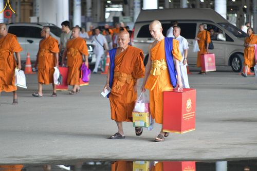 ภาพ No.147168:พิธีมุทิตาสักการะพระภิกษุ ผู้สอบได้เปรียญธรรม 9 ประโยคระดับโลกปีที่ 36, พิธีมอบโล่เกียรติยศและทุนการศึกษา สำนักเรียนบาลีดีเด่นทั่วประเทศ, พิธีถวายมหาสังฆทานคณะสงฆ์ 2,000 กว่าวัด ทั่วประเทศ ปีที่ 24, พิธีถวายไทยธรรมคณะสงฆ์ 323 วัด 4 จังหวัดชายแดนภาคใต้