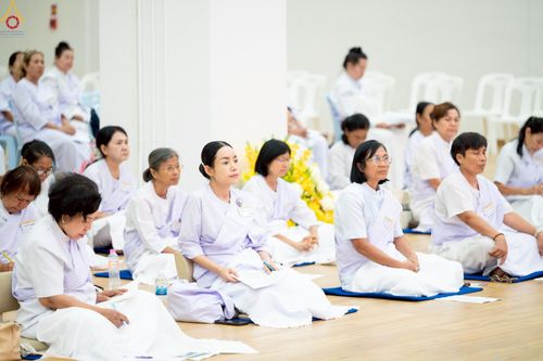 ภาพ No.242837:วันที่ 29-31 สิงหาคม พ.ศ. 2568 องค์กรภาคีเครือข่าย “บวร” (บ้าน-วัด-โรงเรียน-ราชการ) อ.คลองหลวง จัดบวชอุบาสิกาแก้ว ถวายพระราชกุศลแด่สมเด็จพระพันปีหลวง - กตัญญูบูชาแด่ผู้มีพระคุณ