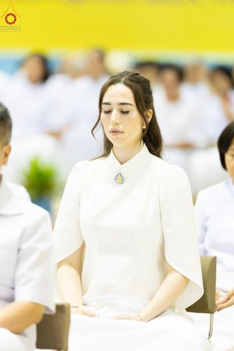 ภาพ No.177691:พิธีตักบาตรและพิธีบูชาข้าวพระ ในวันอาทิตย์ต้นเดือนที่ 1 ธันวาคม พ.ศ. 2567 ณ สภาธรรมกายสากล วัดพระธรรมกาย