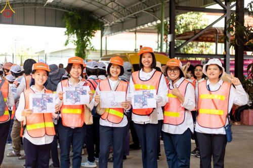 ภาพ No.117067:V.16 เป็นทีม การเตรียมงาน เก็บงาน การรับบุญของเจ้าหน้าที่หน่วยงานต่างๆ เพื่อโครงการธรรมยาตรา กตัญญูบูชามหาปูชนียาจารย์ พระมงคลเทพมุนี (สด จนฺทสโร) พระผู้ปราบมาร อนุสรณ์สถาน 7 แห่ง ปีที่ 12 ระหว่างวันที่ 2 - 31 มกราคม พ.ศ. 2567