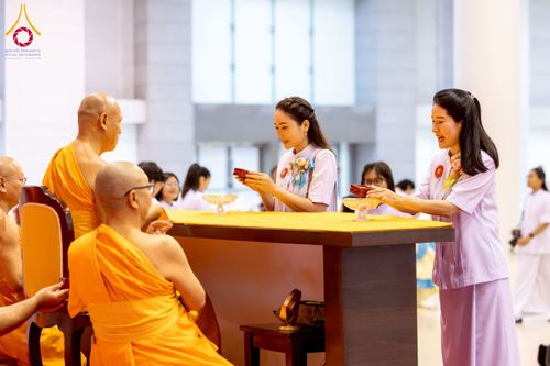 ภาพ No.264409:วันอาทิตย์ที่ 2 พฤศจิกายน พ.ศ. 2568 พิธีบูชาข้าวพระ ณ สภาธรรมกายสากล วัดพระธรรมกาย