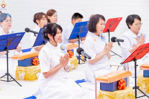 ภาพ No.252352:วันที่ 4-5 ตุลาคม พ.ศ. 2568  วัดพระธรรมกายแคลิฟอร์เนีย ประเทศสหรัฐอเมริกา ได้จัดพิธีตัดปอยผม โดยคณะสงฆ์ ญาติ ๆ และสาธุชน ให้กับนาคธรรมทายาท 8 ท่าน และได้จัดพิธีบรรพชา-อุปสมบท ฉลองพิธีทอดกฐินบรมจักรพรรดิ สร้างอุโบสถ 82 ปี บูชาธรรมหลวงพ่อธัมมชโย