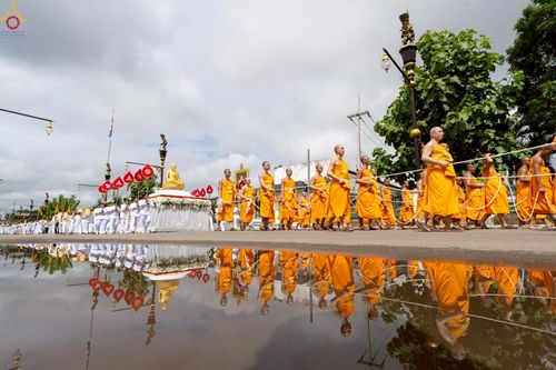 ภาพ No.239290:วันอาทิตย์ที่ 17 สิงหาคม พ.ศ. 2568 พิธีอัญเชิญรูปเหมือนพระมงคลเทพมุนี (สด จันทสโร) ณ ศาลากลางจังหวัดเลย ถึงลานพญานาค สวนสาธารณะกุดป่อง อ.เมือง จ.เลย