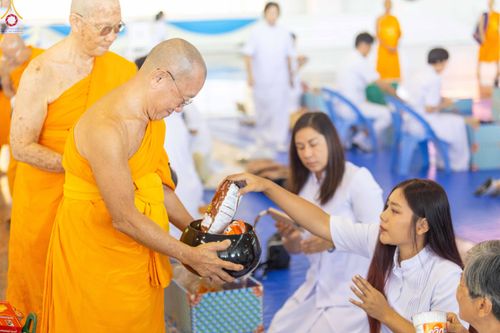 ภาพ No.345436:วันพฤหัสบดีที่ 27 สิงหาคม พ.ศ.2569 พิธีตักบาตรในวันธรรมชัย ณ สภาธรรมกายสากล วัดพระธรรมกาย ปทุมธานี