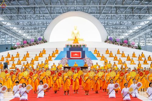 ภาพ No.339055:วันอาทิตย์ที่ 12 กรกฎาคม พ.ศ.2569 พิธีมุทิตาผู้สอบได้เปรียญธรรม ประโยค 1-2 ถึง ป.ธ.9 และ บ.ศ.1-2 ถึง บ.ศ.6 สำนักศาสนศึกษาวัดพระธรรมกาย ประจำปี 2569, พิธีมอบตราตั้งแต่งตั้งอาจารย์ใหญ่ สำนักศาสนศึกษาวัดพระธรรมกาย