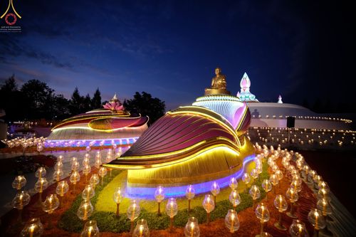 ภาพ No.70284:พิธีจุดประทีปถวายเป็นพุทธบูชา และบูชาธรรมมหาปูชนียาจารย์ ในโครงการธรรมยาตรากตัญญูบูชา มหาปูชนียาจารย์ พระมงคลเทพมุนี(สด จนฺทสโร) พระผู้ปราบมาร ปีที่ 11 ณ อนุสรณ์สถานลำดับที่ 2 สถานที่ตั้งมโนปณิธานบวชตลอดชีวิต อนุสรณ์สถานคลองบางนางแท่น อ.สามพราน จ.นครปฐม 